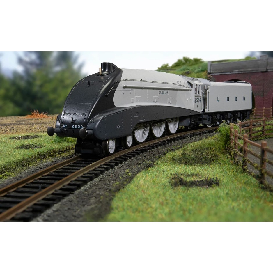 Hornby R30456 Dublo LNER Class A4 4-6-2 2509 Steam Loco Silver Link - Silver Jubilee Collection - Era 4