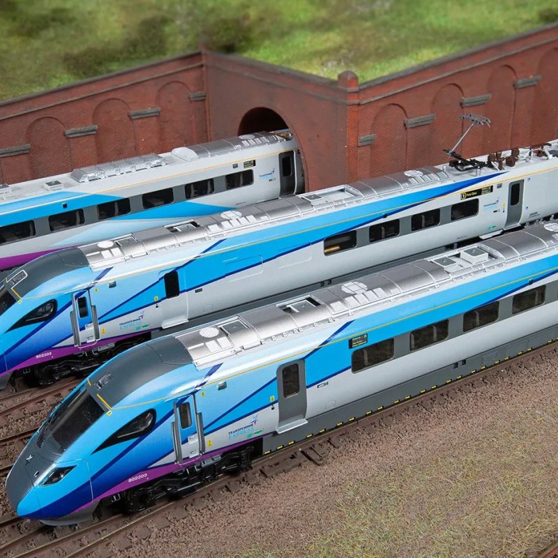 Hornby R3908 TransPennine Express Hitachi Class 802/2 Nova 1 Passenger Train Set - Era 11 OO Scale