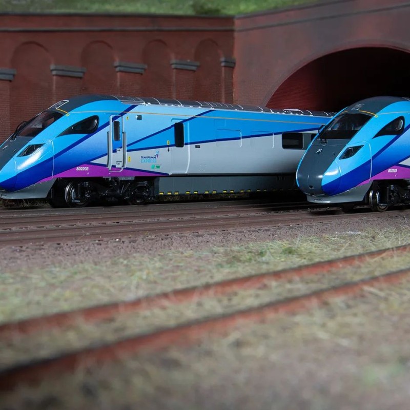 Hornby R3908 TransPennine Express Hitachi Class 802/2 Nova 1 Passenger Train Set - Era 11 OO Scale