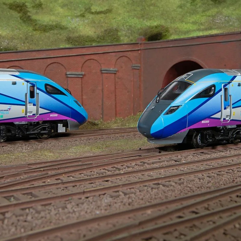 Hornby R3908 TransPennine Express Hitachi Class 802/2 Nova 1 Passenger Train Set - Era 11 OO Scale
