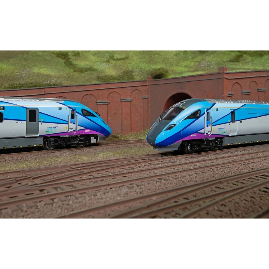 Hornby R3908 TransPennine Express Hitachi Class 802/2 Nova 1 Passenger Train Set - Era 11 OO Scale