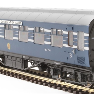 Hornby R40056B LMS Stanier D1981 Coronation Scot 57 RTO 9006 Passenger Coach - Era 3 OO Scale
