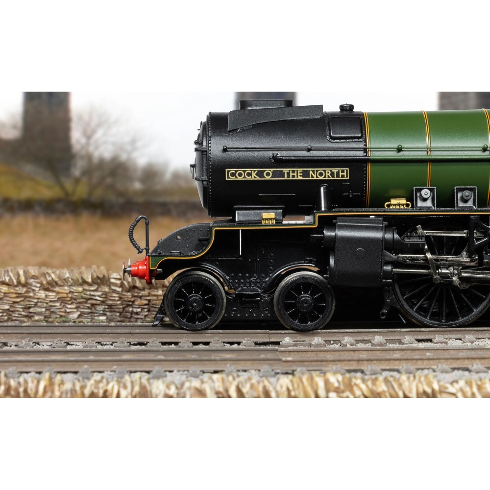 Hornby R30395SS BR Thompson A2-2 - 60501 Cock O the North Steam Loco DCC (With Steam Generator) OO Scale
