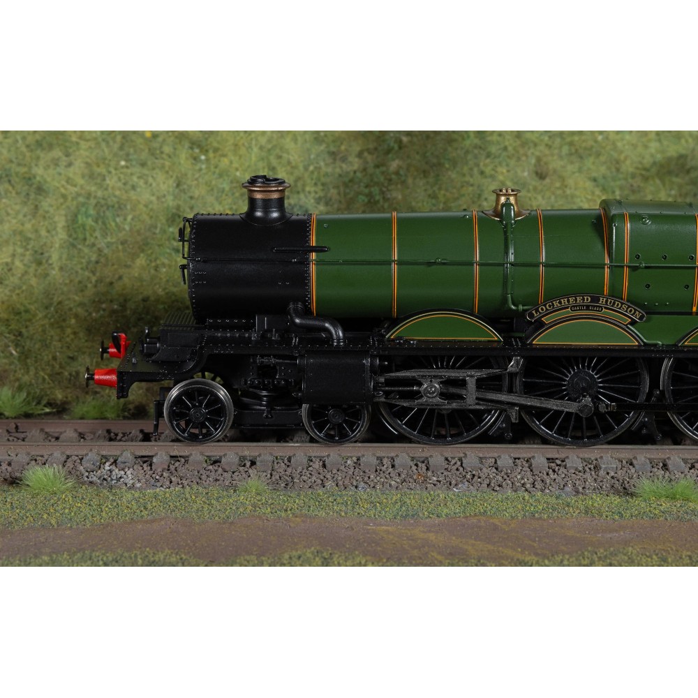 Hornby R30402 GWR Castle Class 5081 Lockheed Hudson Steam Loco OO Scale Era 3
