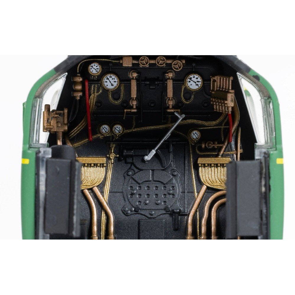 Hornby R30560SS SR Merchant Navy Class 21C4 Cunard White Star Steam Loco DCC (With Steam Generator) OO Scale