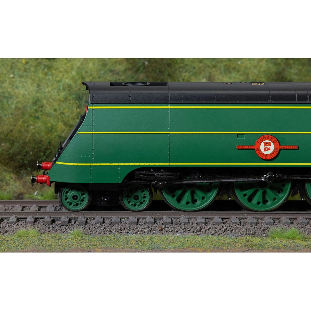 Hornby R30560SS SR Merchant Navy Class 21C4 Cunard White Star Steam Loco DCC (With Steam Generator) OO Scale