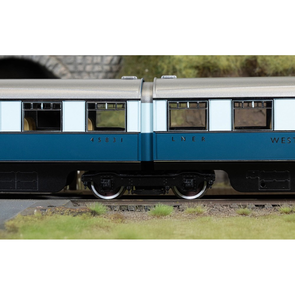 Hornby R40480 LNER West Riding Limited Open Third & Brake Third Articulated Coach Pack - Era 3 OO Scale