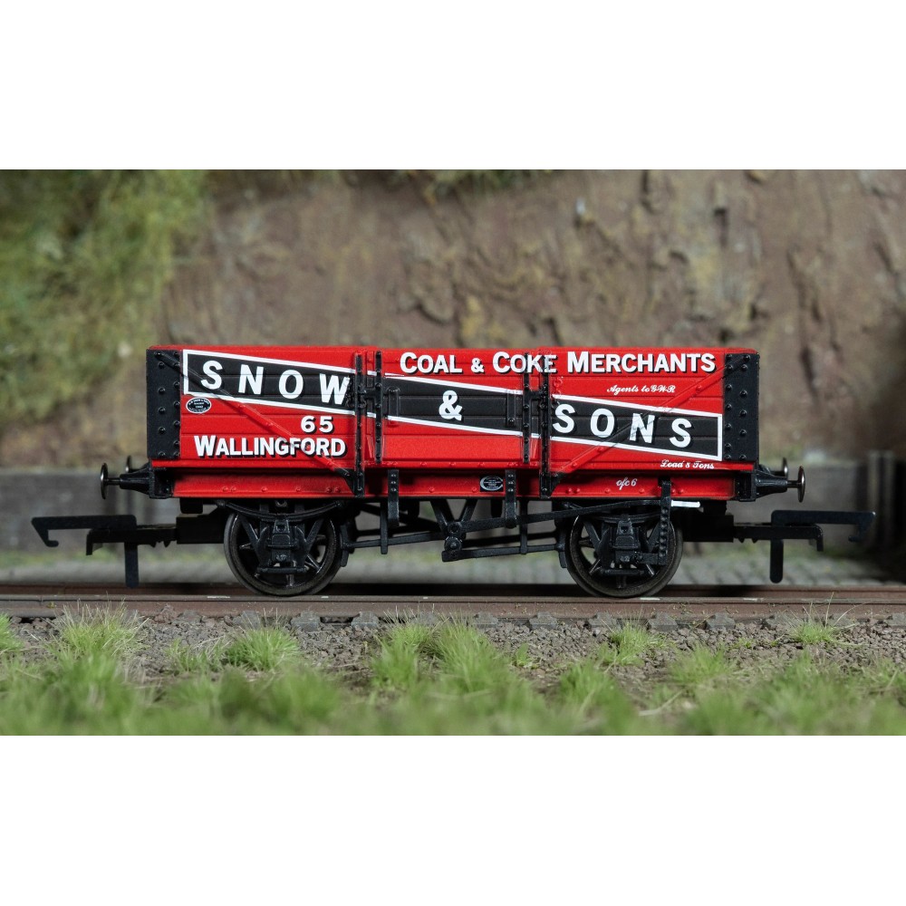 Hornby R60305 Snow & Sons - 5 Plank Wagon - No. 65 OO Scale