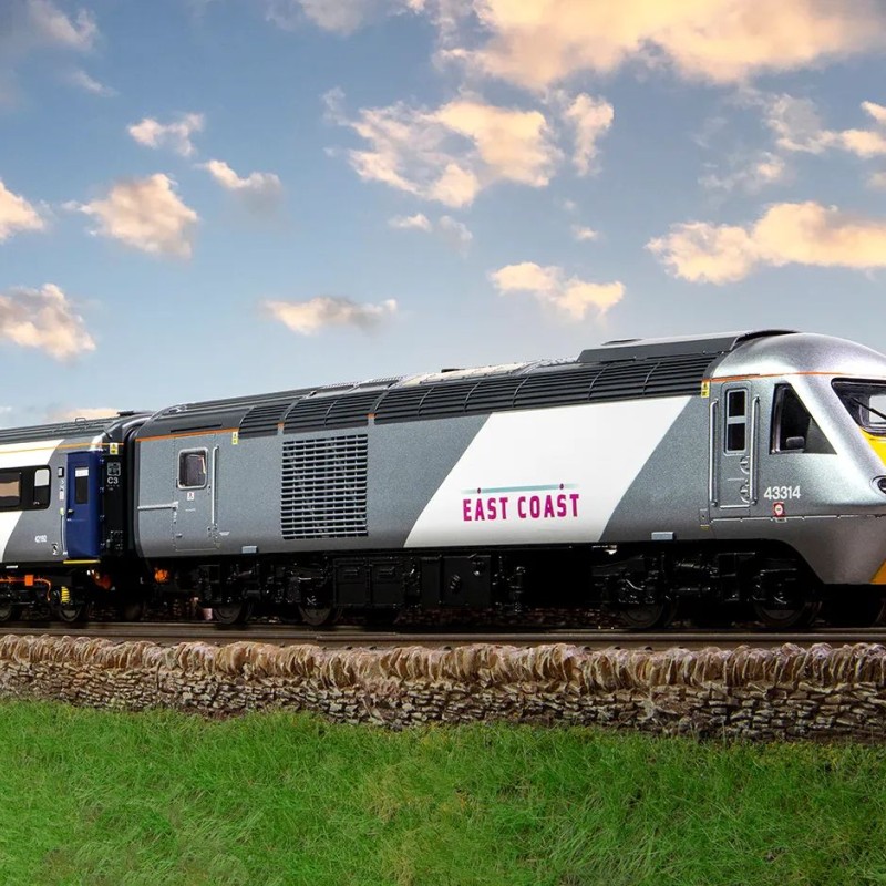 Hornby R30099 East Coast Trains Class 43 HST Power Cars 43314 And 43315 Train Pack - Era 11 DCC Ready OO Scale