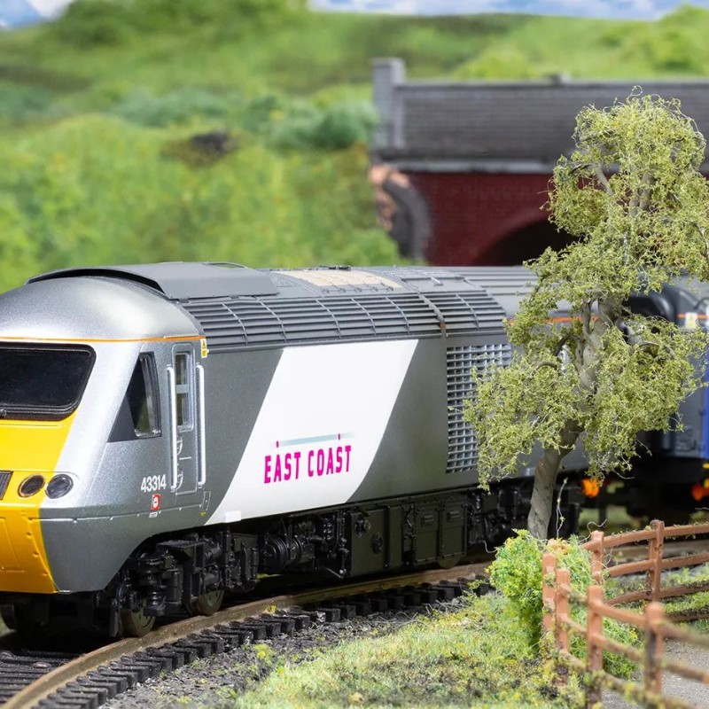 Hornby R30099 East Coast Trains Class 43 HST Power Cars 43314 And 43315 Train Pack - Era 11 DCC Ready OO Scale