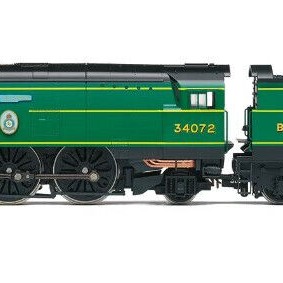 Hornby R30129 British Railways Battle of Britain Class 4-6-2 Steam Locomotive 34072 257 Squadron - Era 4