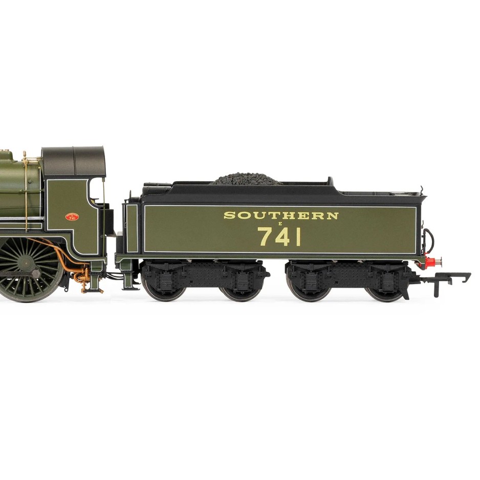 Hornby R30273 Southern Railway N15 King Arthur Class 4-6-0 Steam Locomotive 741 Joyous Gard - Big Four Centenary Collection - Era 3