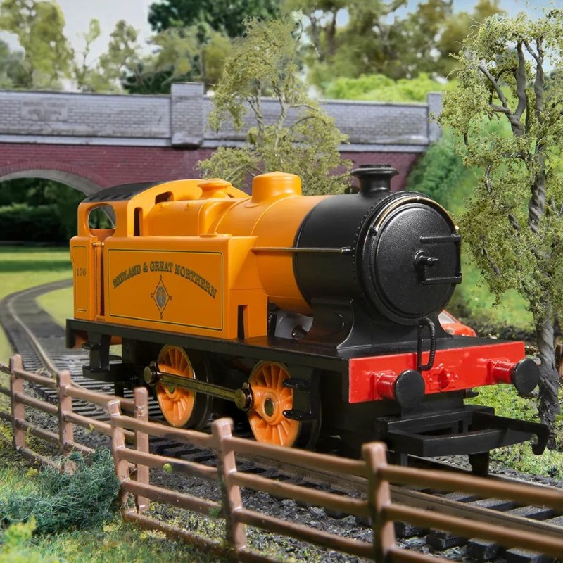 Hornby R30317 Railroad Plus M&GNJR, 0-4-0T 100 Steam Locomotive - Era 2