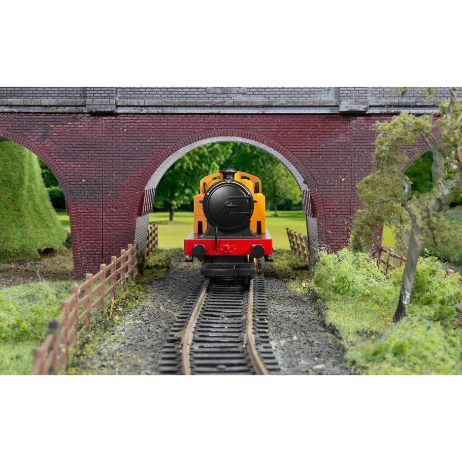 Hornby R30317 Railroad Plus M&GNJR, 0-4-0T 100 Steam Locomotive - Era 2