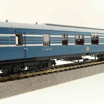 Hornby R40052 LMS Stanier D1961 Coronation Scot 57 BFK 5053 Passenger Coach with Lights - Era 3 OO Scale