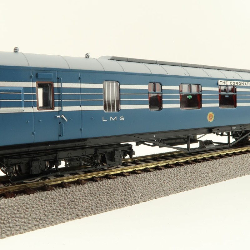 Hornby R40052 LMS Stanier D1961 Coronation Scot 57 BFK 5053 Passenger Coach with Lights - Era 3 OO Scale