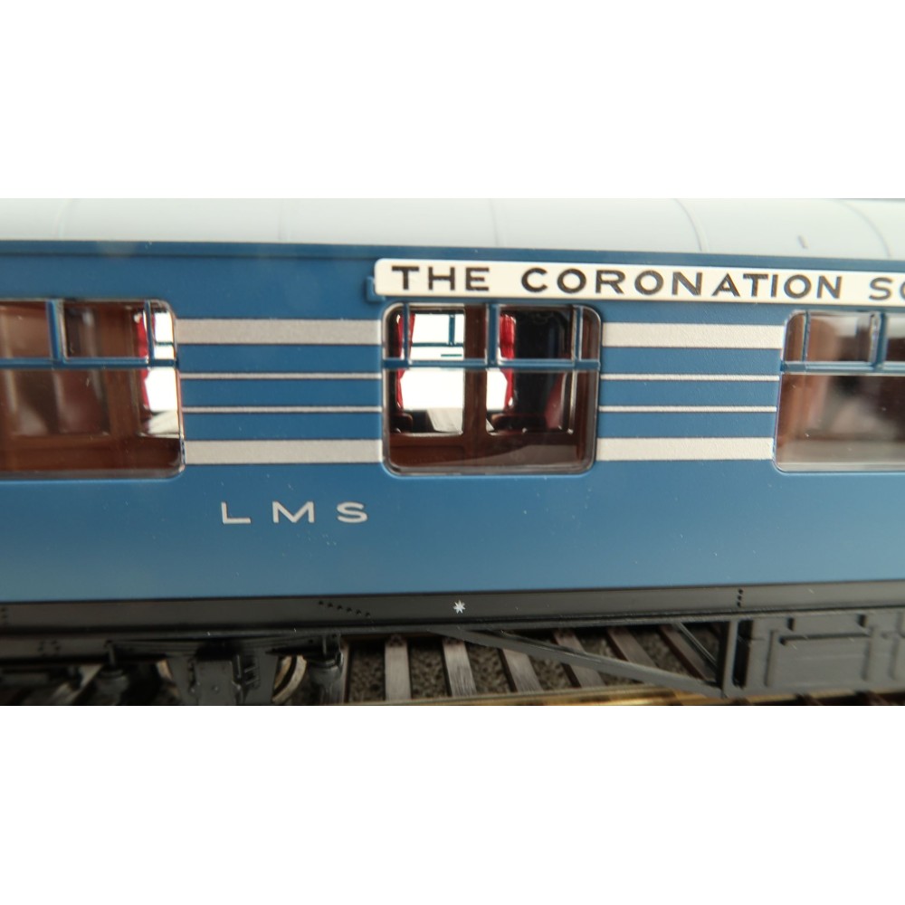 Hornby R40052 LMS Stanier D1961 Coronation Scot 57 BFK 5053 Passenger Coach with Lights - Era 3 OO Scale