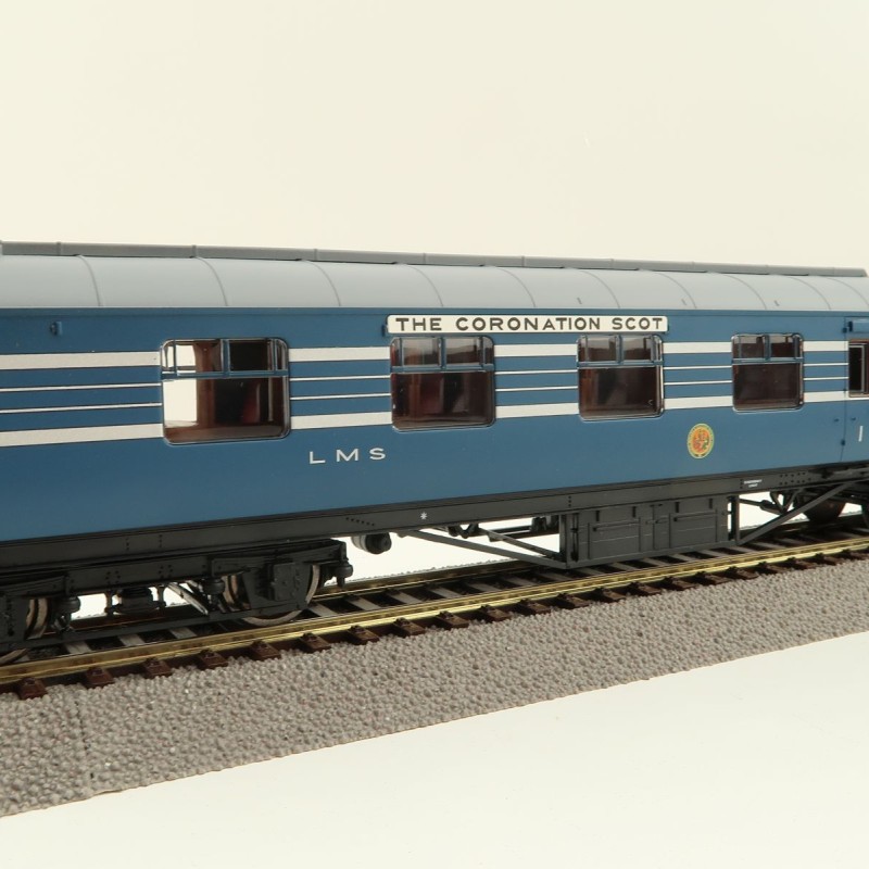 Hornby R40052 LMS Stanier D1961 Coronation Scot 57 BFK 5053 Passenger Coach with Lights - Era 3 OO Scale