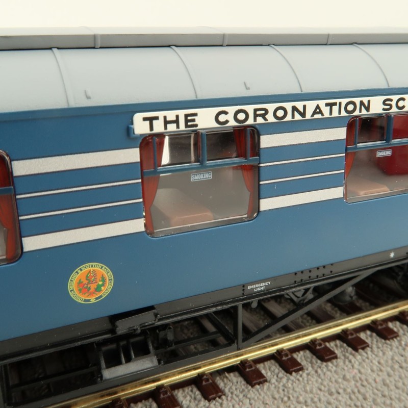 Hornby R40052 LMS Stanier D1961 Coronation Scot 57 BFK 5053 Passenger Coach with Lights - Era 3 OO Scale