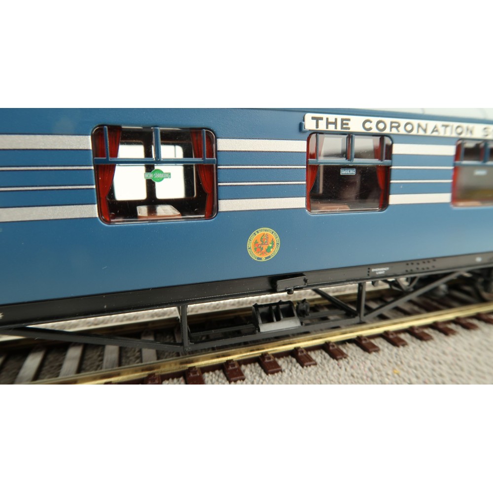 Hornby R40052 LMS Stanier D1961 Coronation Scot 57 BFK 5053 Passenger Coach with Lights - Era 3 OO Scale