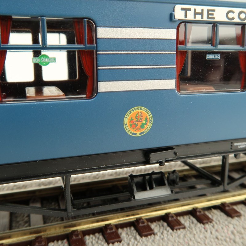 Hornby R40052 LMS Stanier D1961 Coronation Scot 57 BFK 5053 Passenger Coach with Lights - Era 3 OO Scale