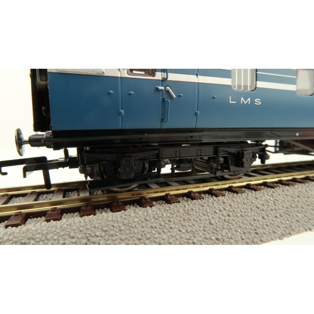 Hornby R40052 LMS Stanier D1961 Coronation Scot 57 BFK 5053 Passenger Coach with Lights - Era 3 OO Scale