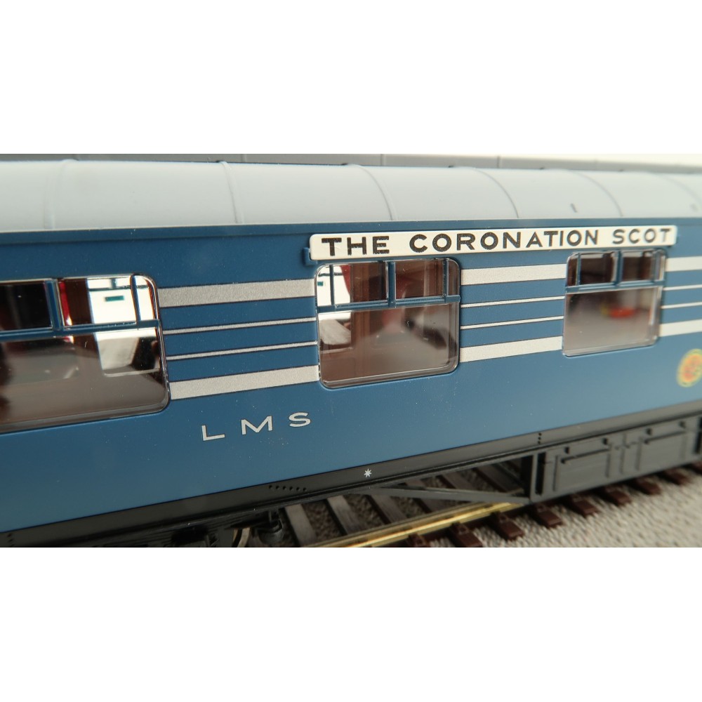 Hornby R40052 LMS Stanier D1961 Coronation Scot 57 BFK 5053 Passenger Coach with Lights - Era 3 OO Scale