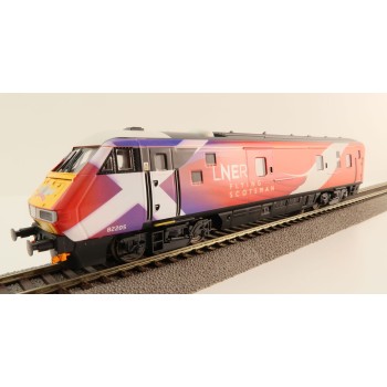 Hornby R40370 LNER Flying Scotsman Mk4 DVT Coach 82205 - Era 11 OO Scale