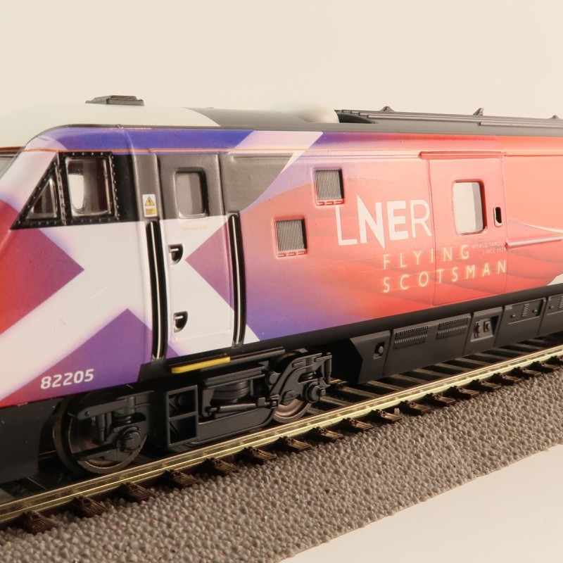 Hornby R40370 LNER Flying Scotsman Mk4 DVT Coach 82205 - Era 11 OO Scale
