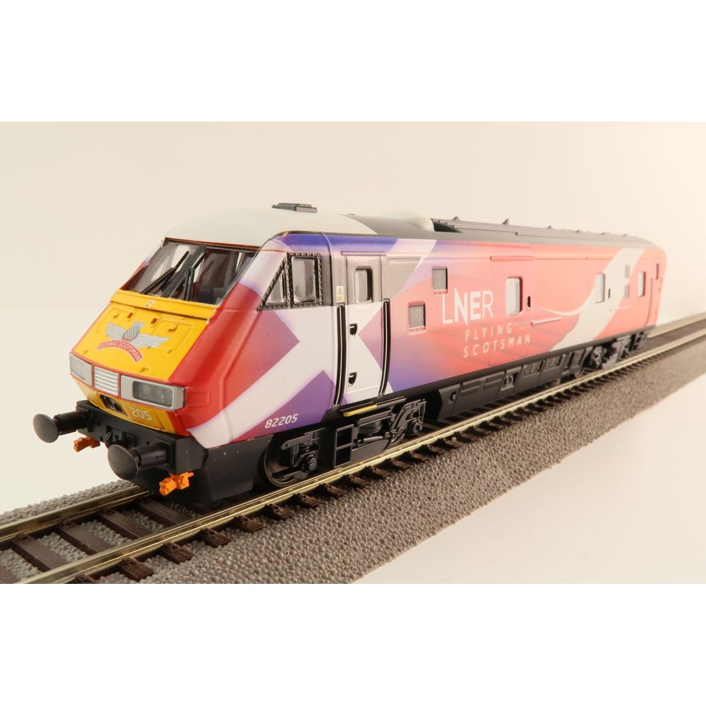 Hornby R40370 LNER Flying Scotsman Mk4 DVT Coach 82205 - Era 11 OO Scale