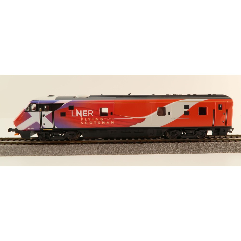 Hornby R40370 LNER Flying Scotsman Mk4 DVT Coach 82205 - Era 11 OO Scale