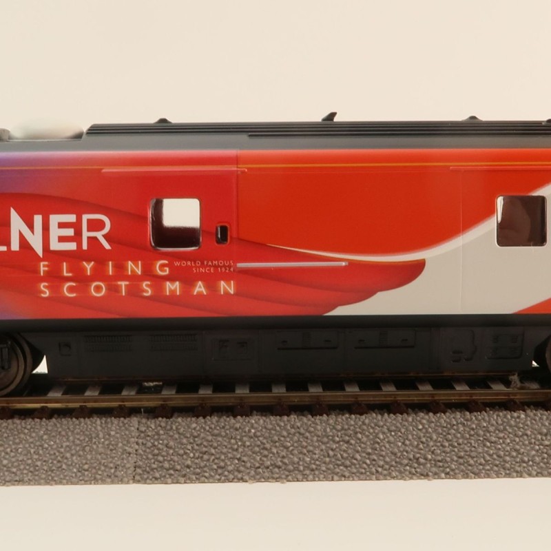Hornby R40370 LNER Flying Scotsman Mk4 DVT Coach 82205 - Era 11 OO Scale