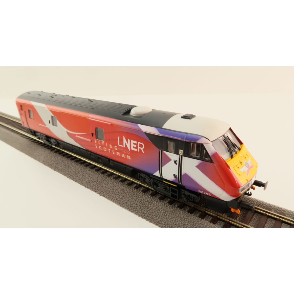 Hornby R40370 LNER Flying Scotsman Mk4 DVT Coach 82205 - Era 11 OO Scale