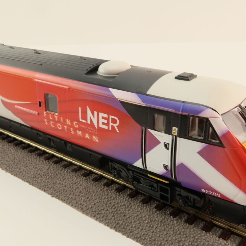 Hornby R40370 LNER Flying Scotsman Mk4 DVT Coach 82205 - Era 11 OO Scale