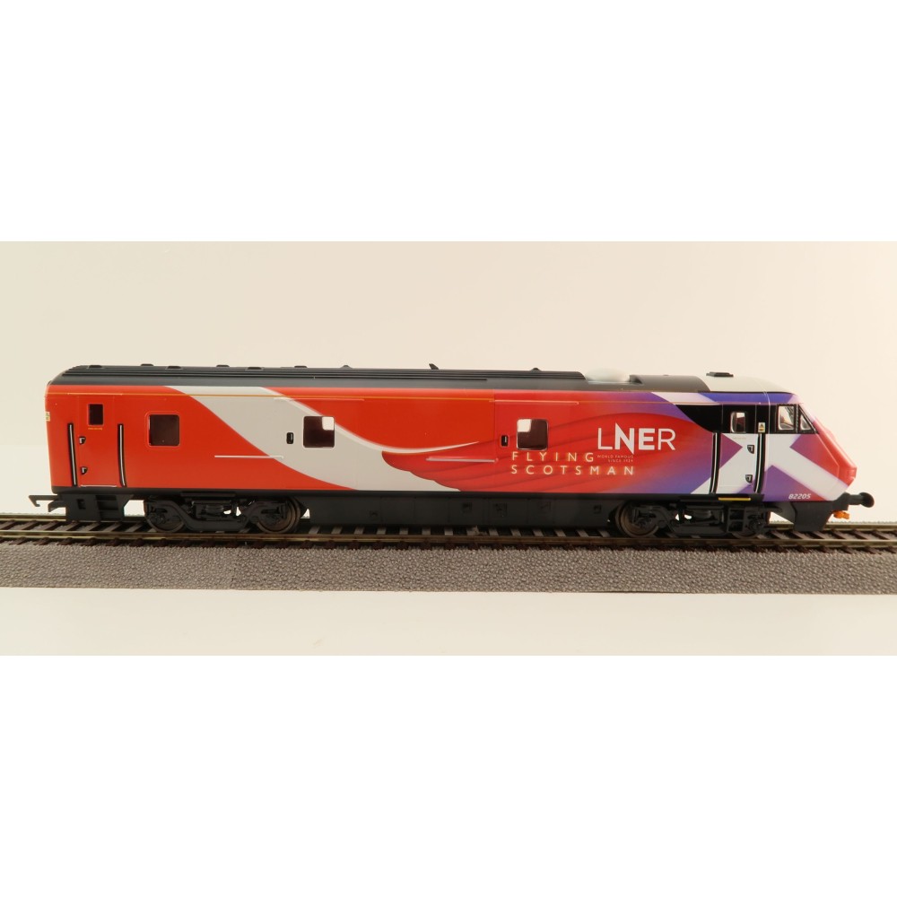 Hornby R40370 LNER Flying Scotsman Mk4 DVT Coach 82205 - Era 11 OO Scale