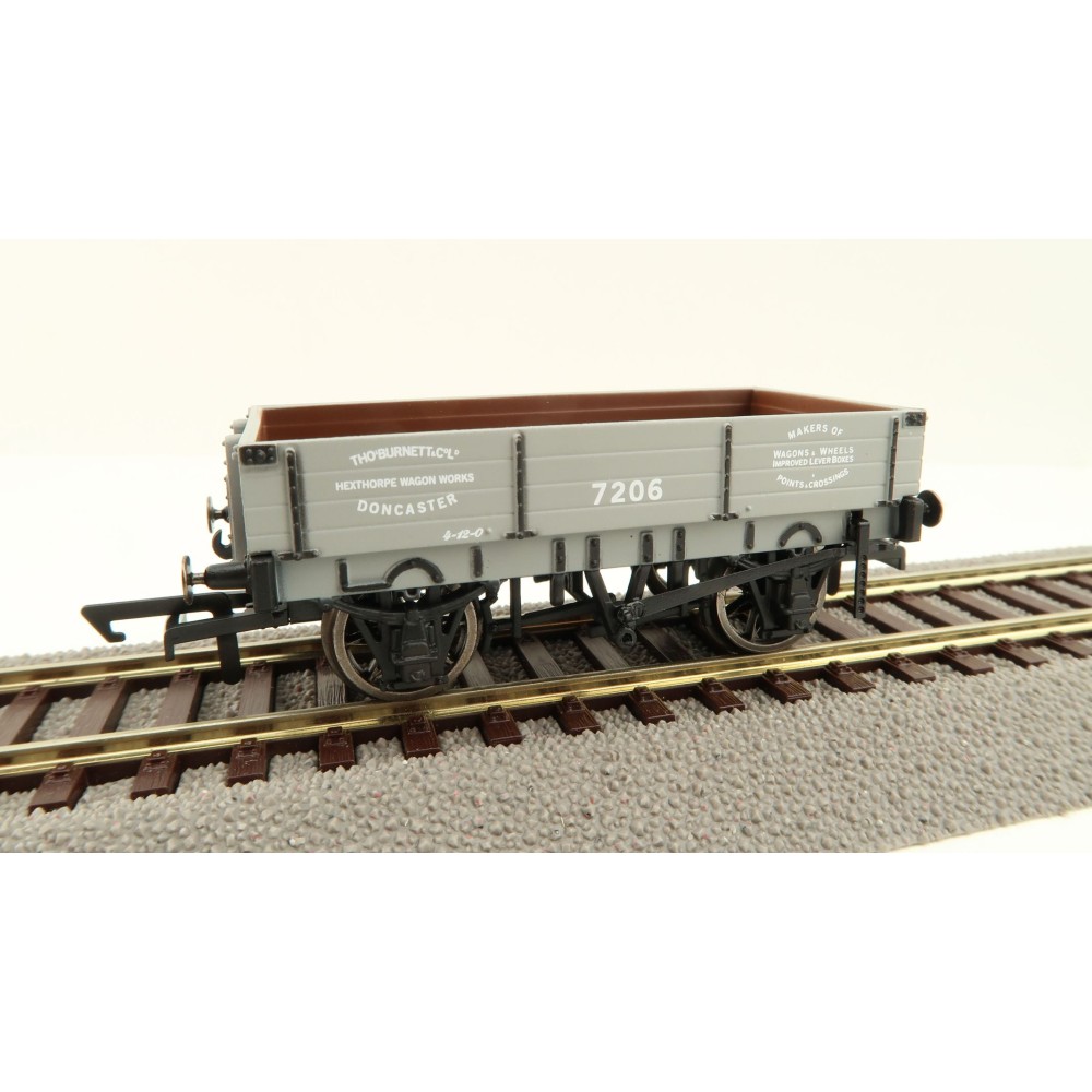 Hornby R60093 3 Plank Wagon T. Burnett - Era 3 OO Scale