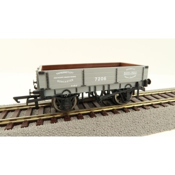 Hornby R60093 3 Plank Wagon T. Burnett - Era 3 OO Scale