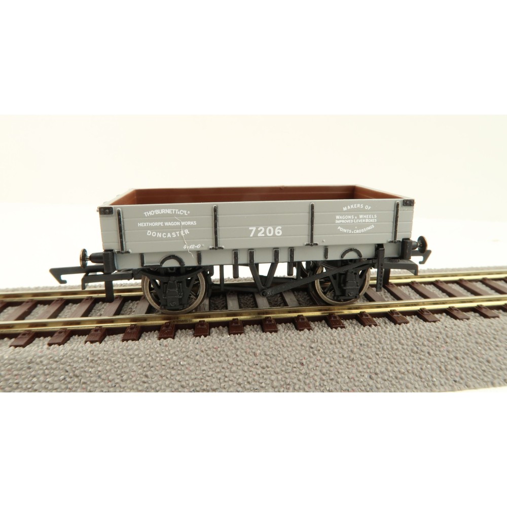 Hornby R60093 3 Plank Wagon T. Burnett - Era 3 OO Scale