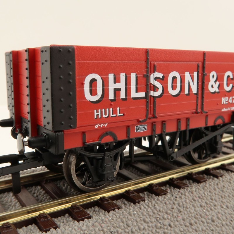 Hornby R60096 6 Plank Wagon Ohlson + Co - Era 3 OO Scale