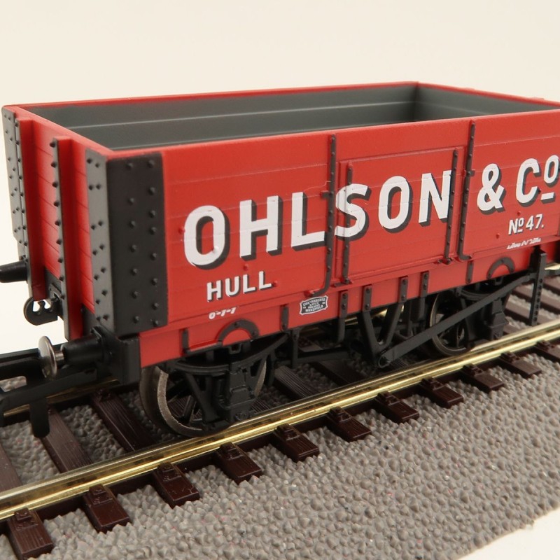 Hornby R60096 6 Plank Wagon Ohlson + Co - Era 3 OO Scale