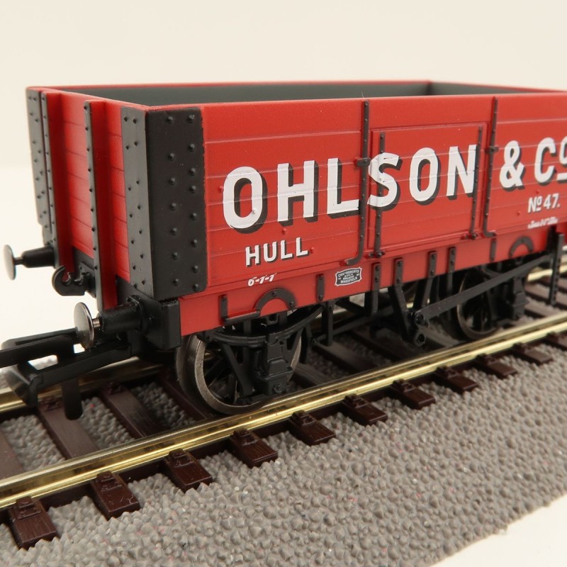 Hornby R60096 6 Plank Wagon Ohlson + Co - Era 3 OO Scale