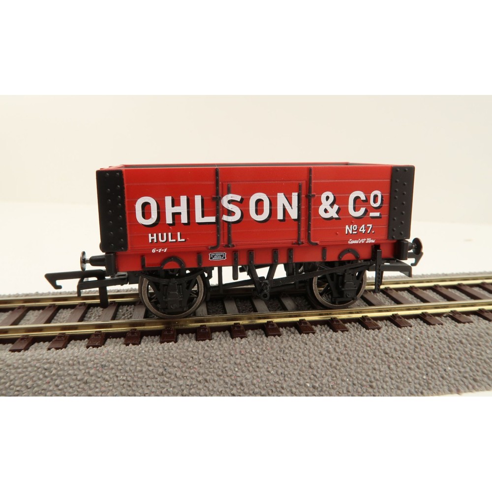 Hornby R60096 6 Plank Wagon Ohlson + Co - Era 3 OO Scale