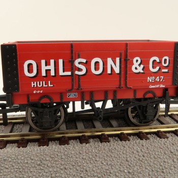 Hornby R60096 6 Plank Wagon Ohlson + Co - Era 3 OO Scale