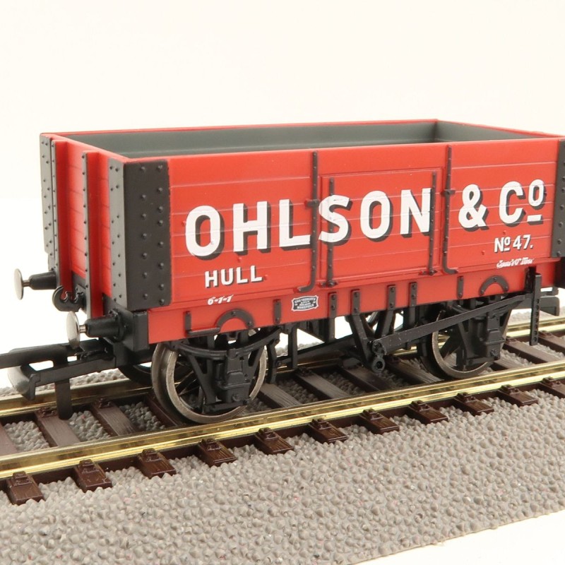 Hornby R60096 6 Plank Wagon Ohlson + Co - Era 3 OO Scale