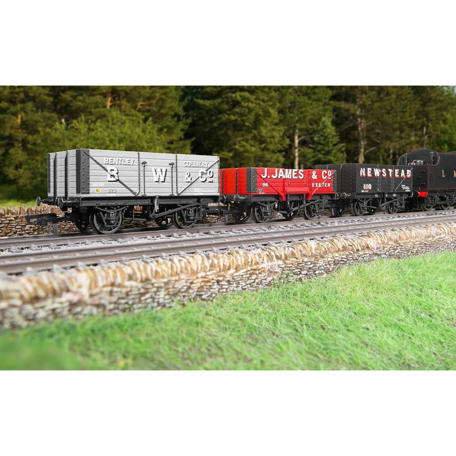 Hornby R60103 Triple Wagon Pack - B.W & Co J. James & Co & Newstead Colliery - Era 3
