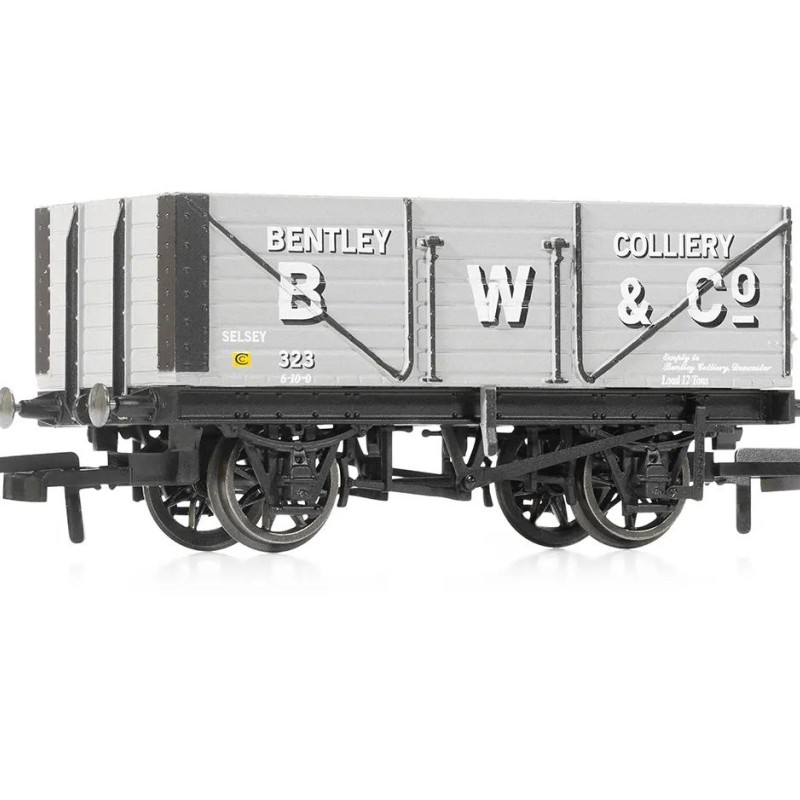 Hornby R60103 Triple Wagon Pack - B.W & Co J. James & Co & Newstead Colliery - Era 3