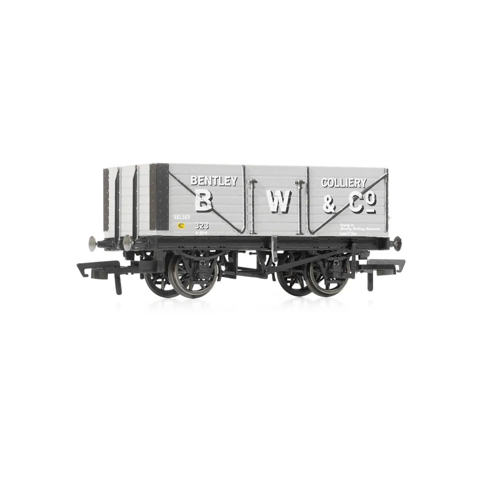 Hornby R60103 Triple Wagon Pack - B.W & Co J. James & Co & Newstead Colliery - Era 3