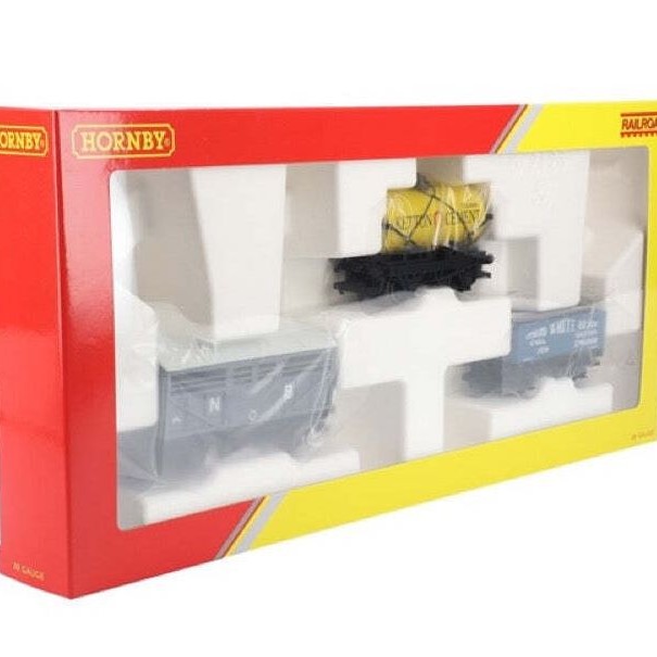 Hornby R60135 RailRoad Triple Wagon Pack LWB Open Wagon + Brake Van + SWB Wagon - Era 3