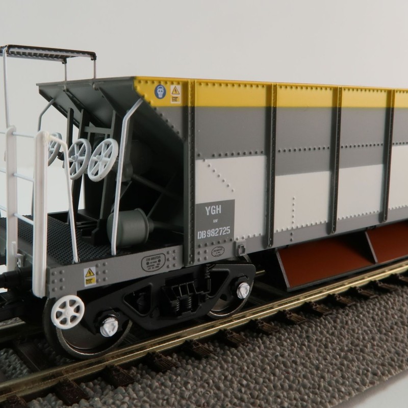 Hornby R60246 BR YGB Seacow Wagon DB982725 - Era 8 OO Scale