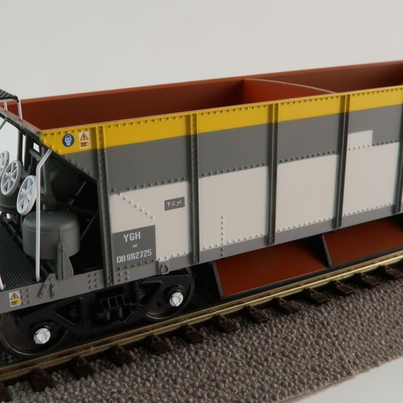 Hornby R60246 BR YGB Seacow Wagon DB982725 - Era 8 OO Scale
